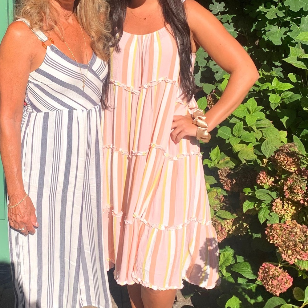 Pinks peaches flowy maxi dress tiered lined boutique fits a wide range of sizes